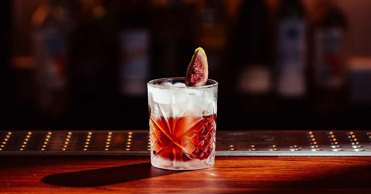 Elegant cocktail bar for date nights and celebrations in Prague
